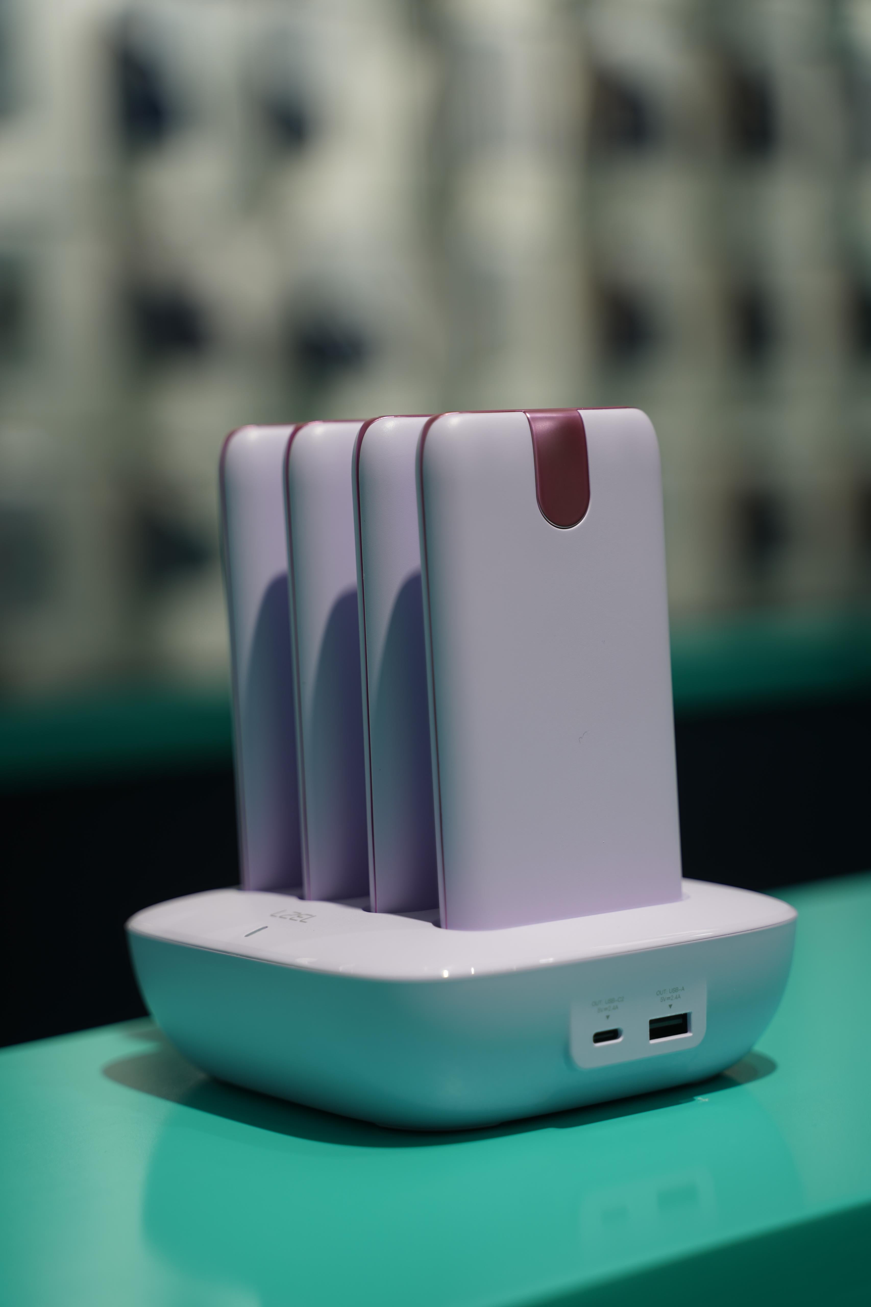 LZEL Quadra Energia Y Station 10000mAh Charging Station Built In Cable Lightning And Type-C | Purple LZEL Quadra Energia Y Station 10000mAh Charging Station Built In Cable Lightning And Type-C | Purple